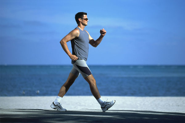 Lưu ý kỹ thuật tay và chân khi đi bộ