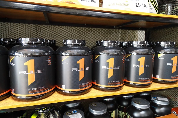 so sánh rule 1 và whey gold về thành phần dinh dưỡng