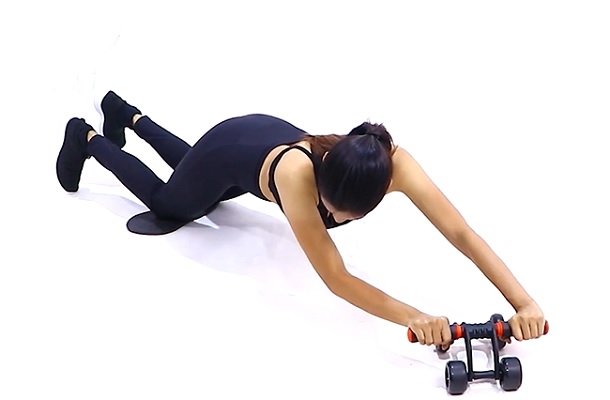 Gập bụng phải với con lăn 4 bánh