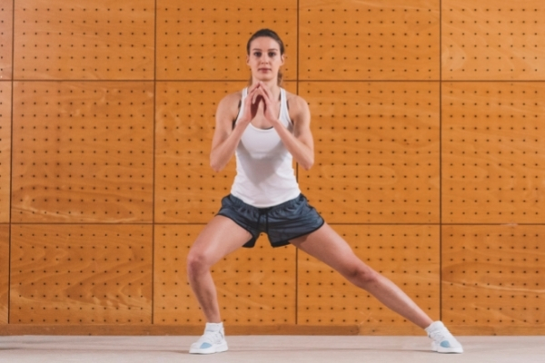Bài tập cardio tại nhà cho nữ Side Lunge