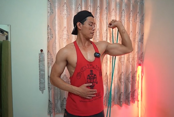 Tập vai với dây kháng lực - Single Arm Shoulder Press