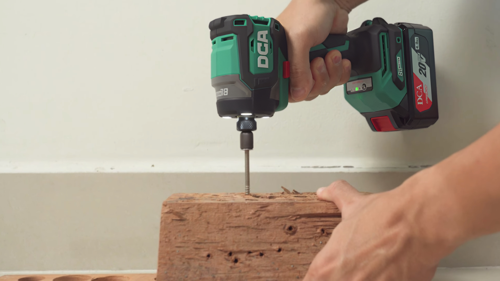 10 Mẹo Chọn Máy Khoan Gia Đình Phù Hợp