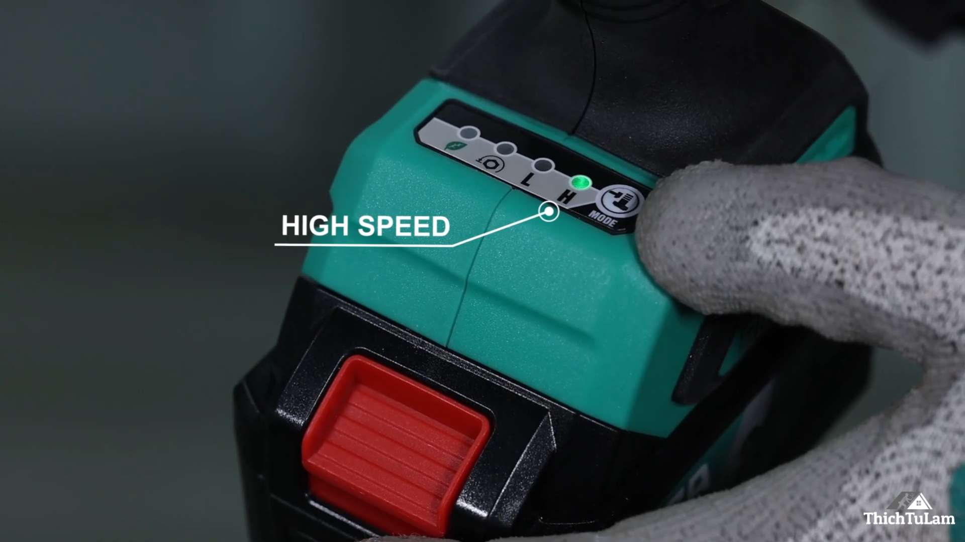 Bảng điều khiển và tính năng