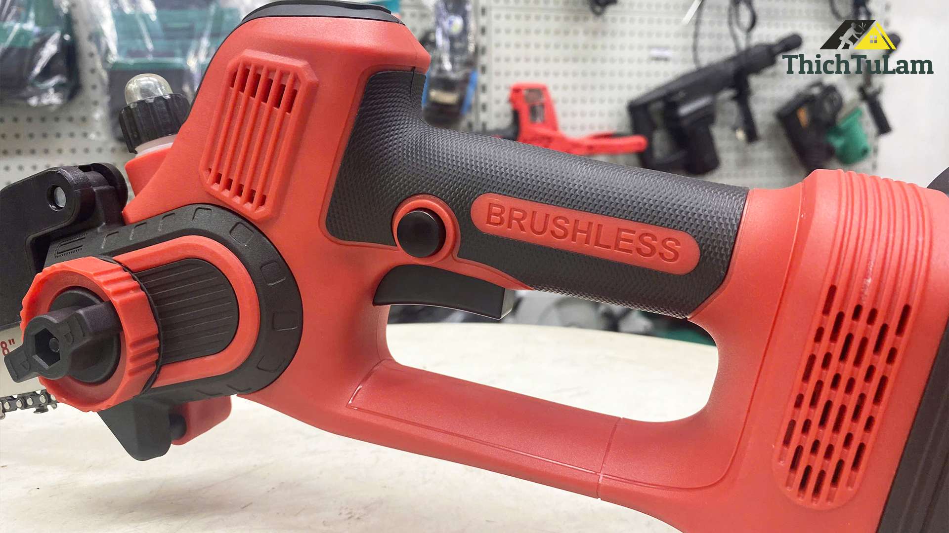 Bộ máy cưa xích pin M21V 190mm Toyoko T8304F (2 pin +1 sạc)