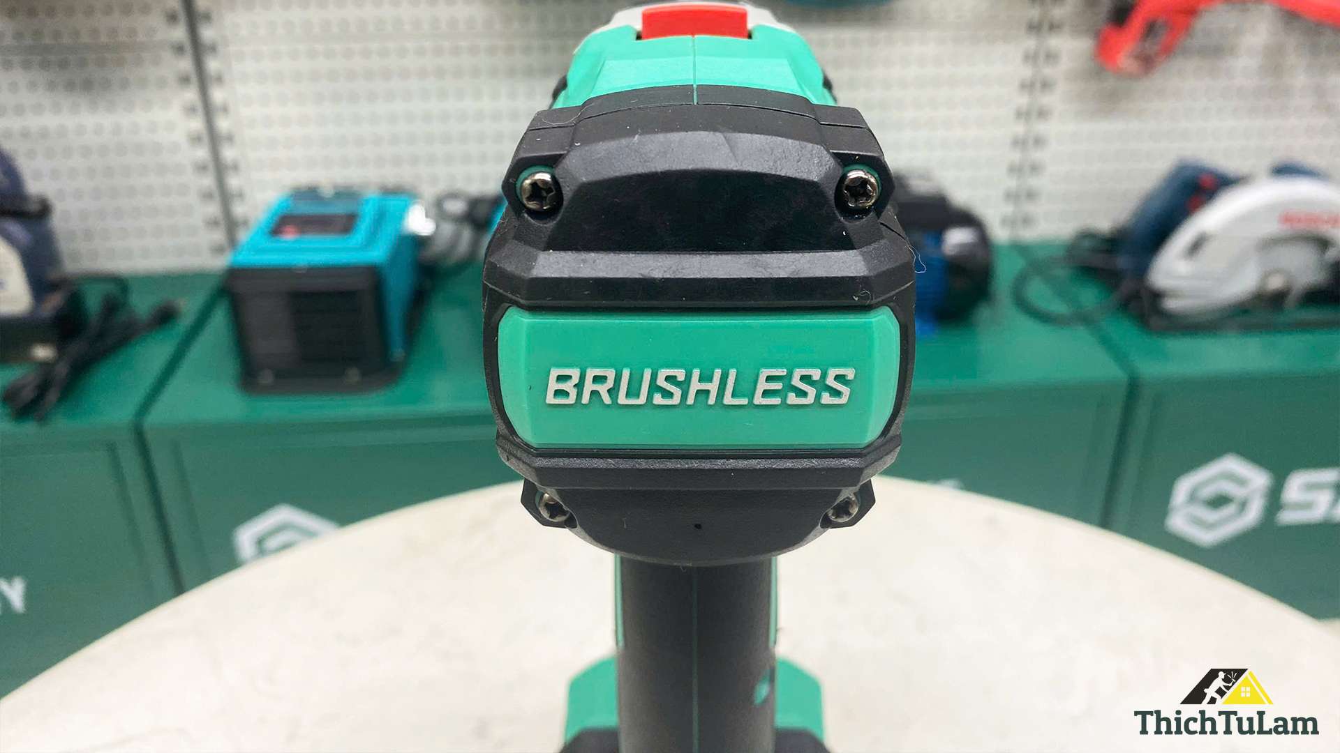 Bộ máy khoan 20V 2 pin 4Ah 120Nm DCA ADJZ03-13EM