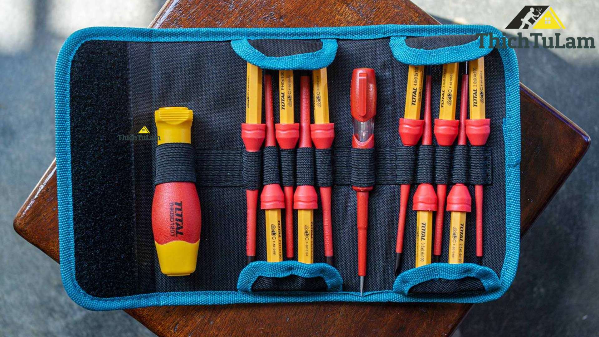 Bộ vít cách điện 1000v 12 món Total THKISD1201