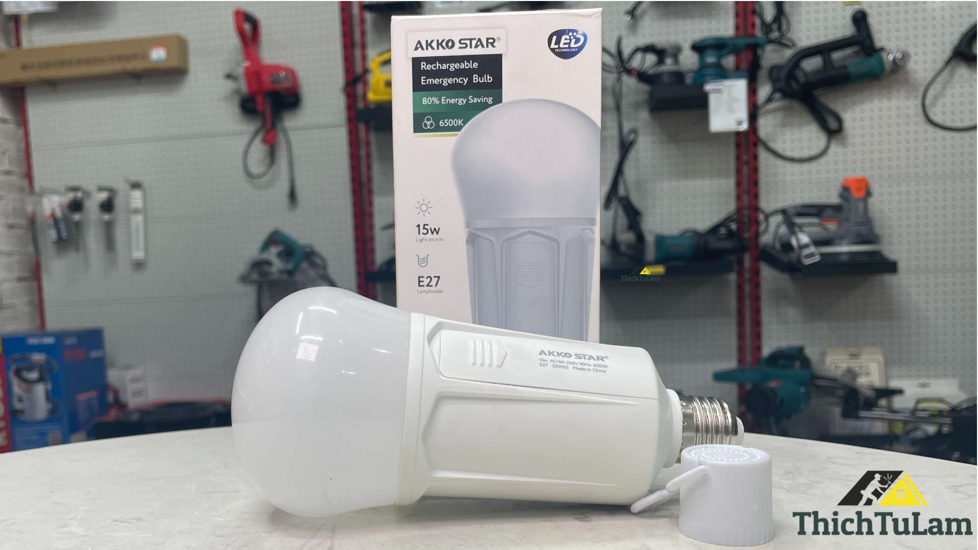 Bóng đèn 15W có pin AKKO STAR - 56235