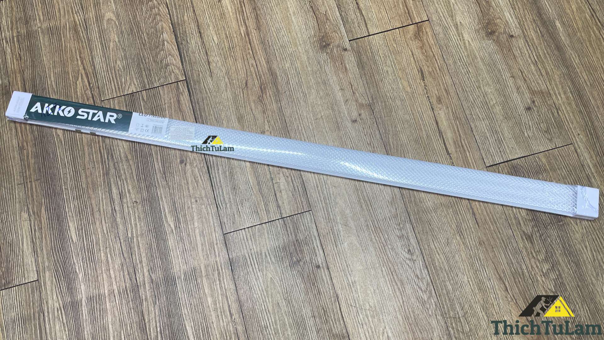 Bóng đèn led dài sáng trắng 1.2m 50W AKKO STAR 03817LJ