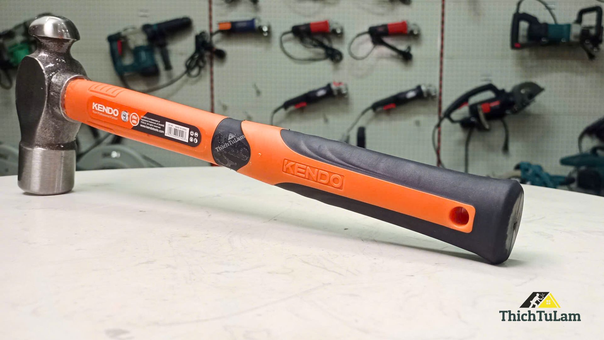 Búa đầu bi 680g24oz tay cầm bằng sợi thủy tinh Kendo 25140