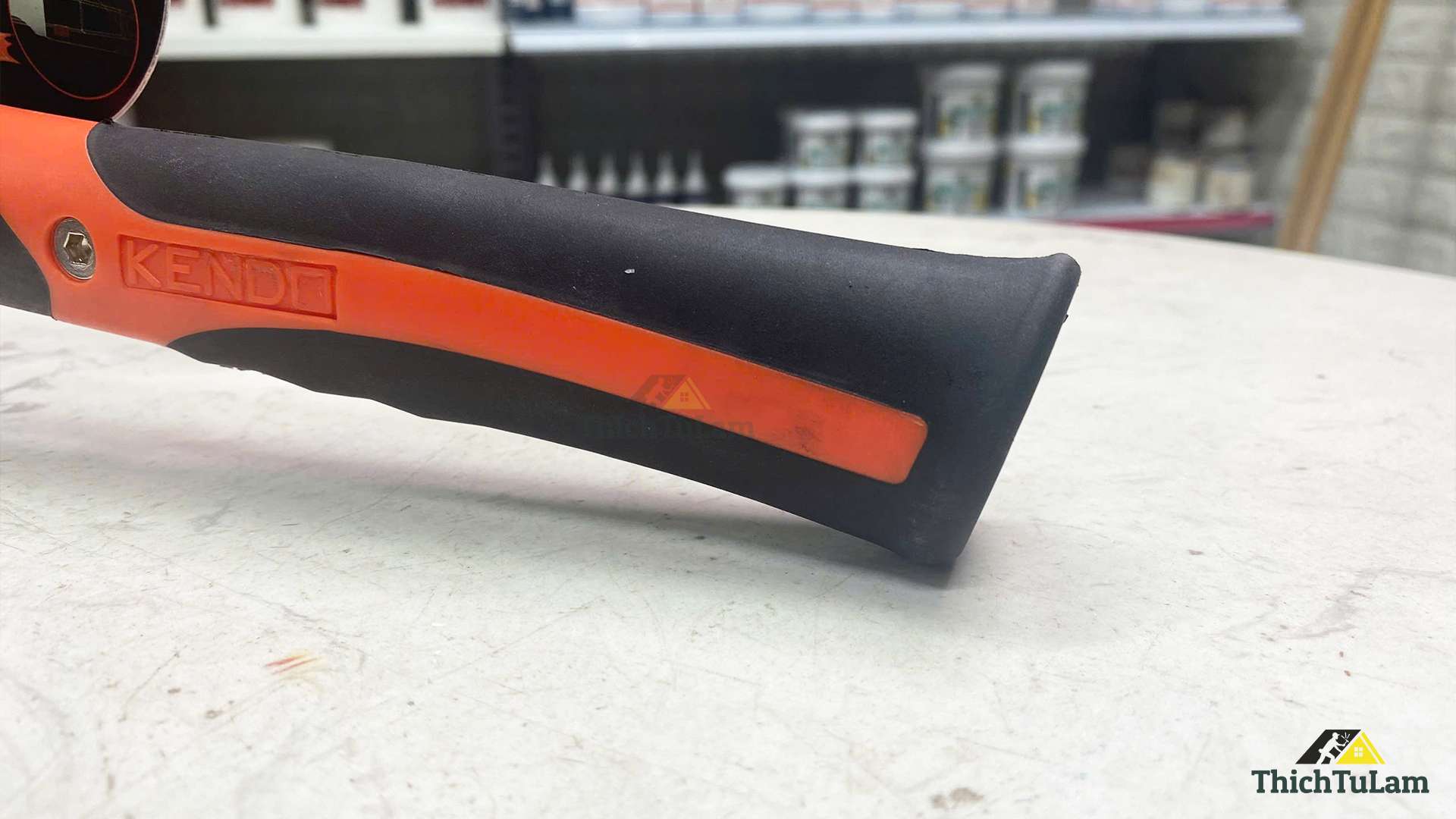 Búa nhổ đinh chống rung, tay cầm bọc nhựa 450g/16oz Kendo 25126