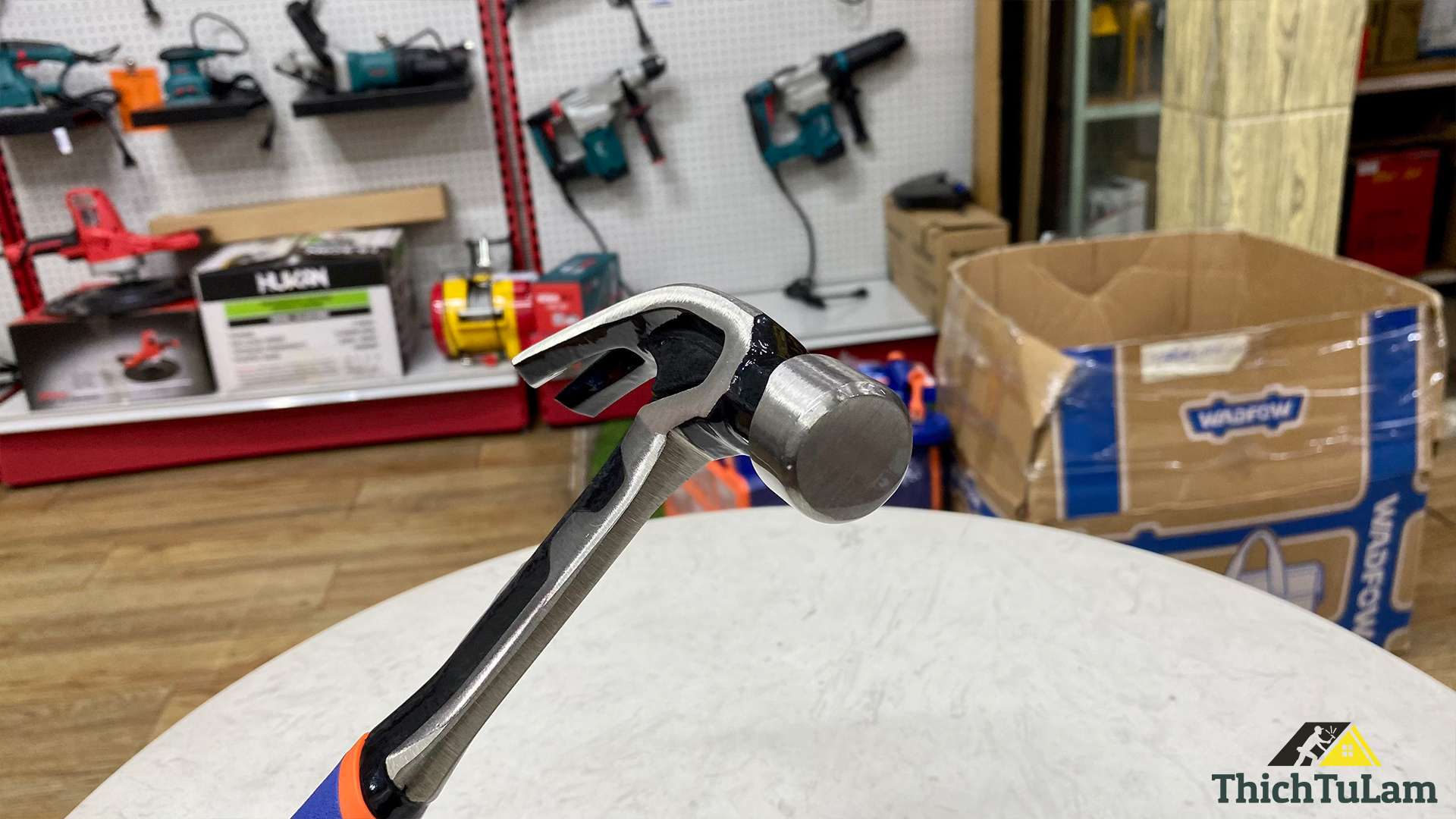 Búa nhổ đinh nguyên khối 450g Wadfow WHM8316