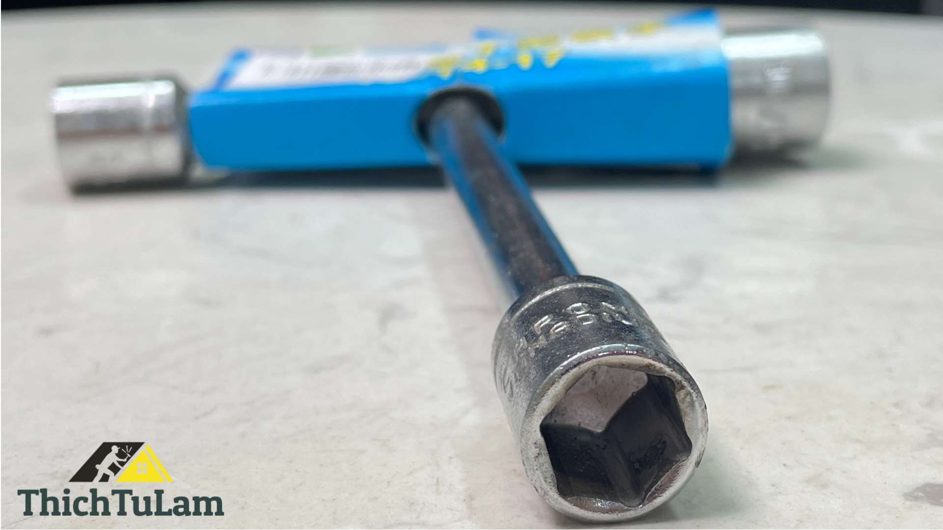 Cần tuýp chữ T ba đầu 12-14-17mm Buddy BA0104