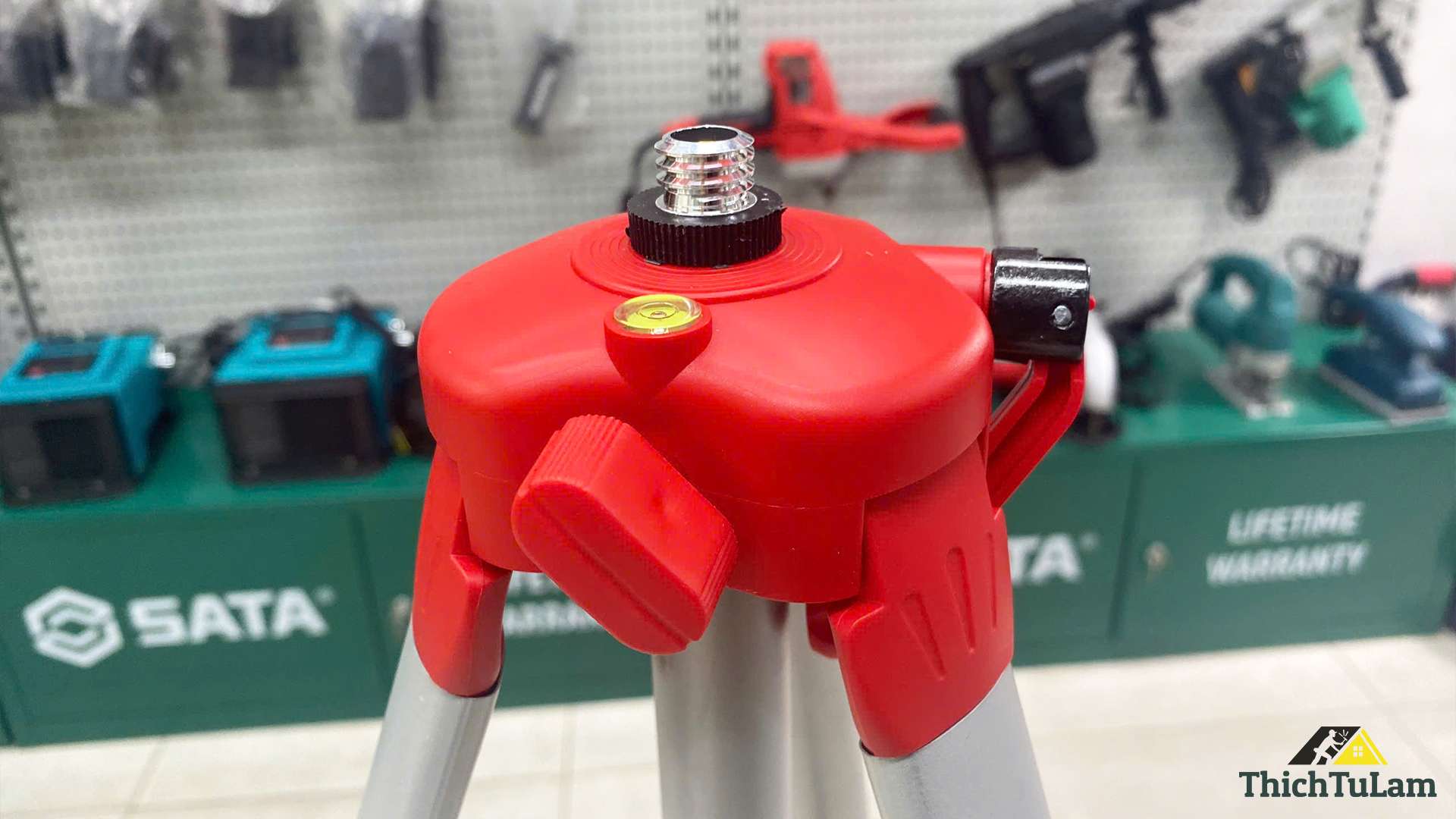 Chân laser cao 1m2 gắn máy cân mực Toyoko T120CM