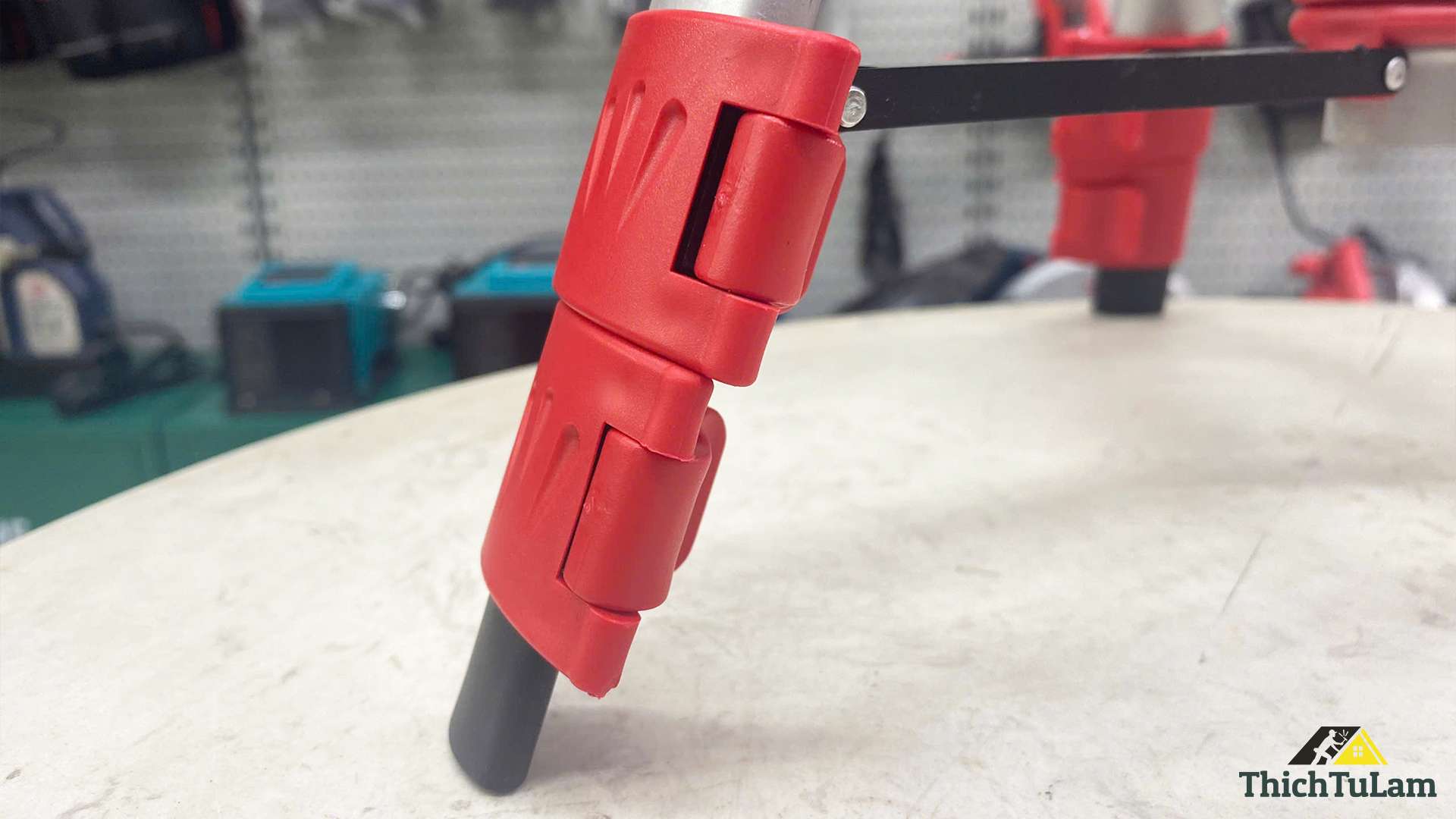 Chân laser cao 1m2 gắn máy cân mực Toyoko T120CM