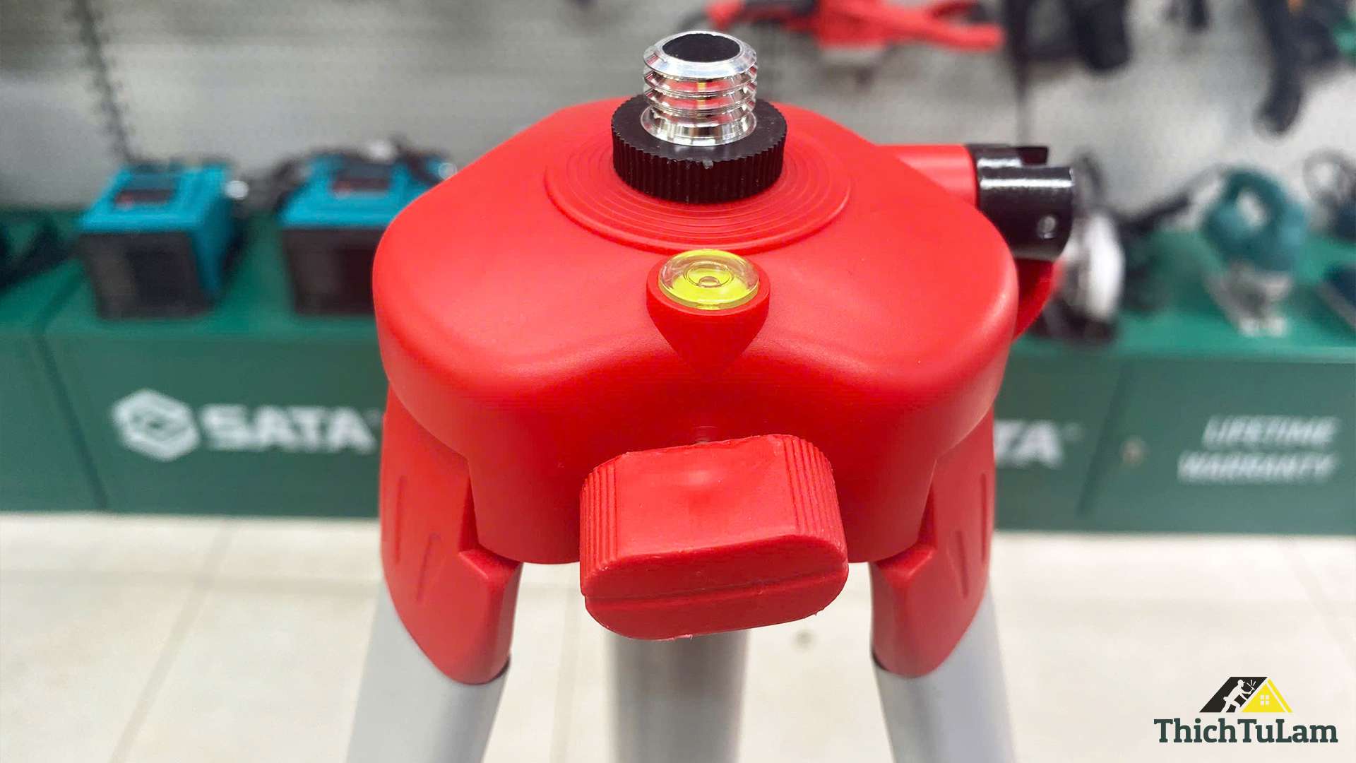 Chân laser cao 1m6 gắn máy cân mực Toyoko T160CM