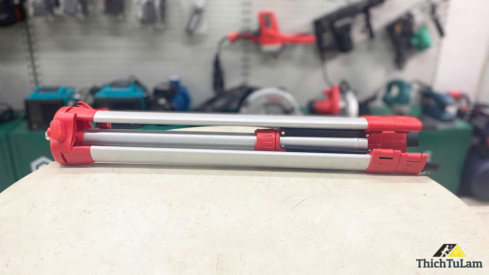 Chân laser cao 1m6 gắn máy cân mực Toyoko T160CM