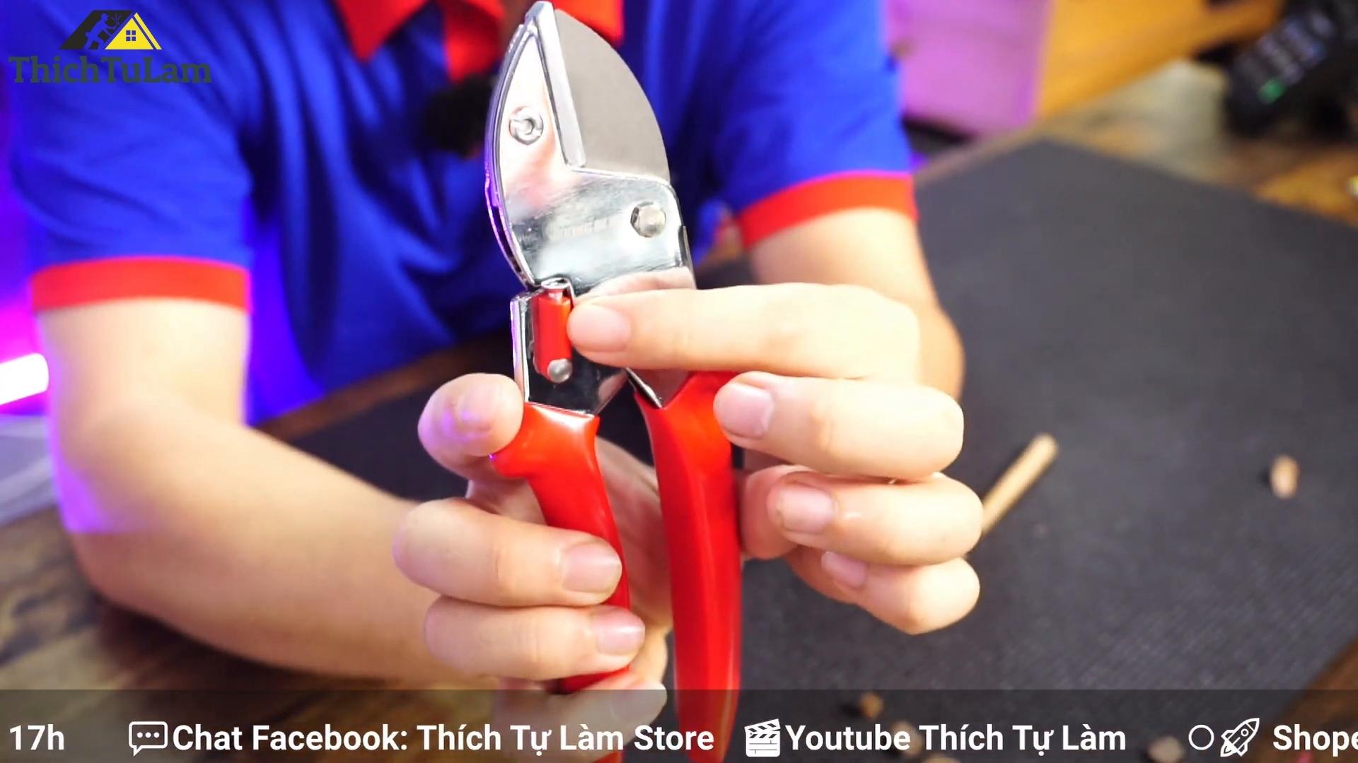 Cây kéo có khóa an toàn khi không sử dụng