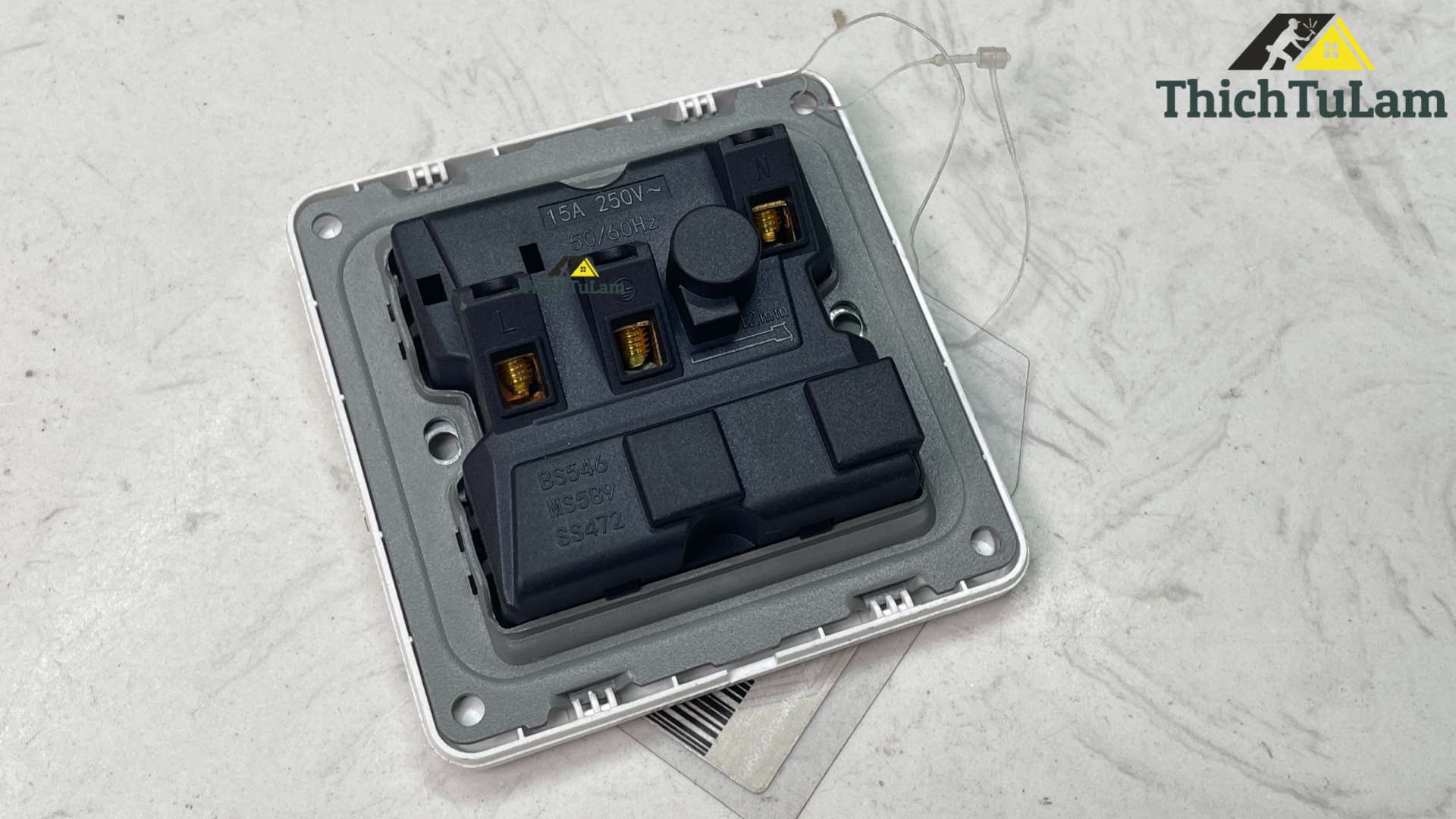 Công tắc ổ cắm 15A AKKO STAR 04072