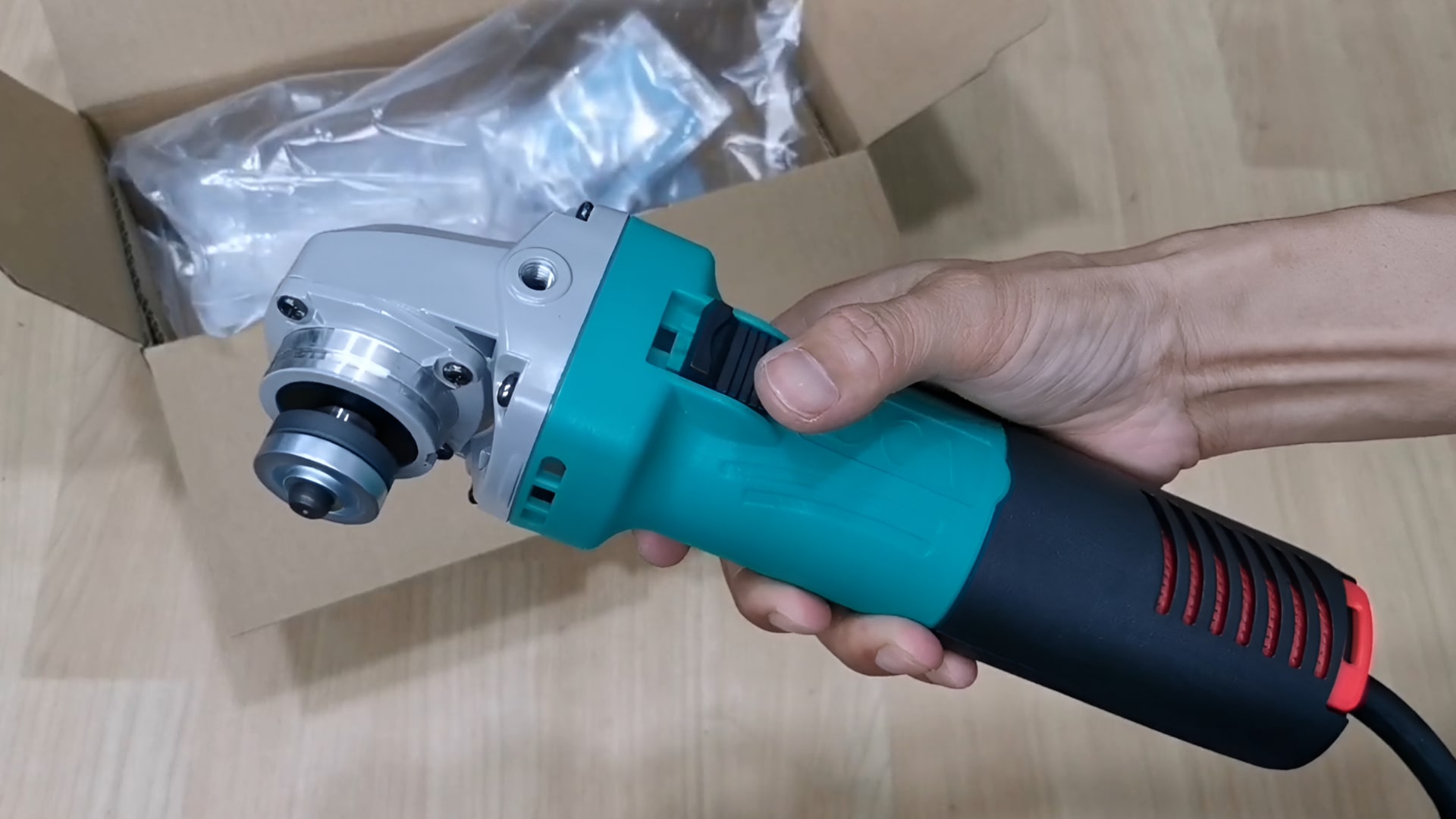 Đáng đồng tiền khi mua 3 mẫu máy mài góc DCA này ASM09-100S, ASM13-100, ASM14-100