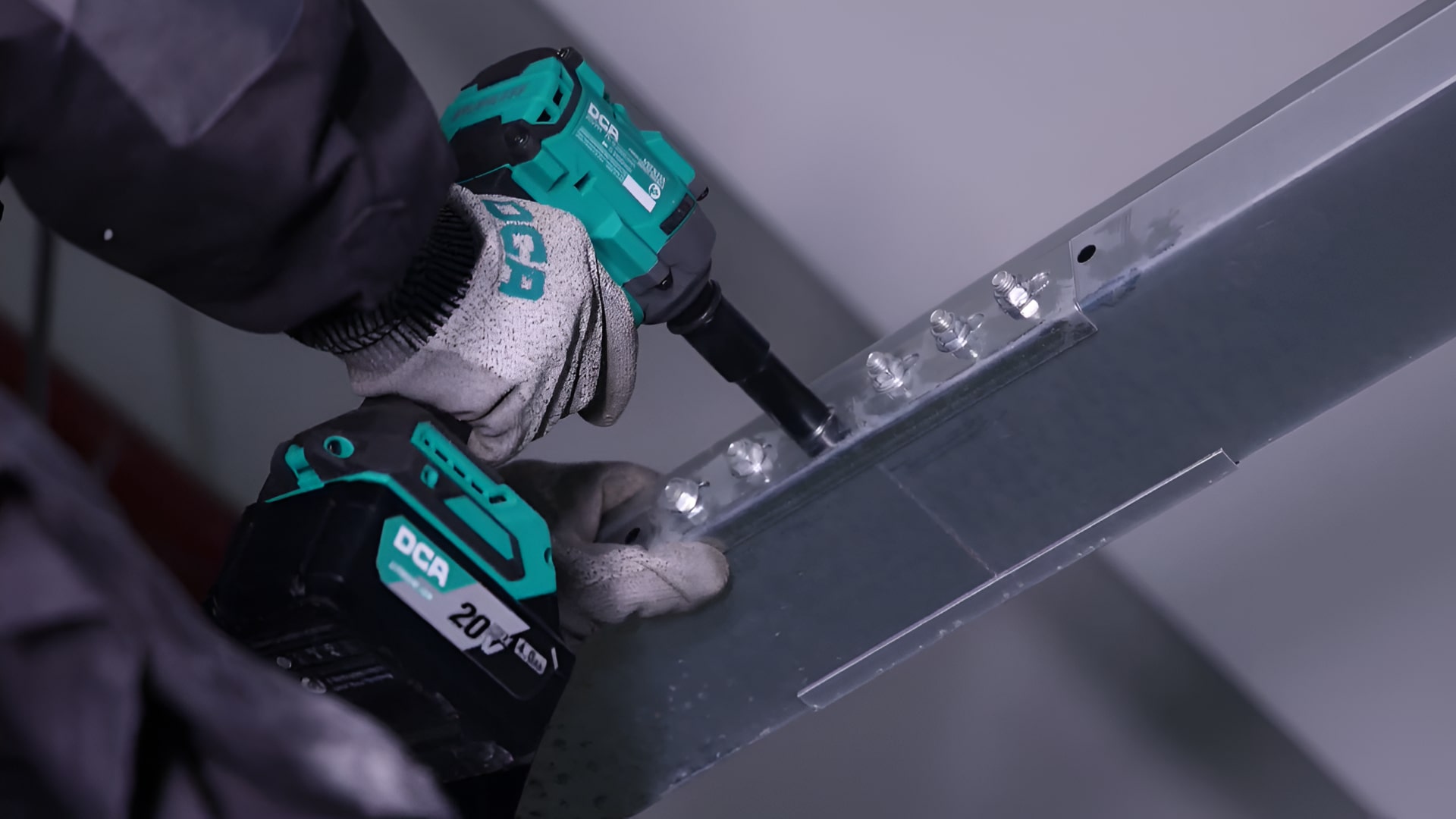 Đánh giá chi tiết về máy bu lông pin DCA ADPB358 - Sức mạnh và độ hoàn thiện vượt trội