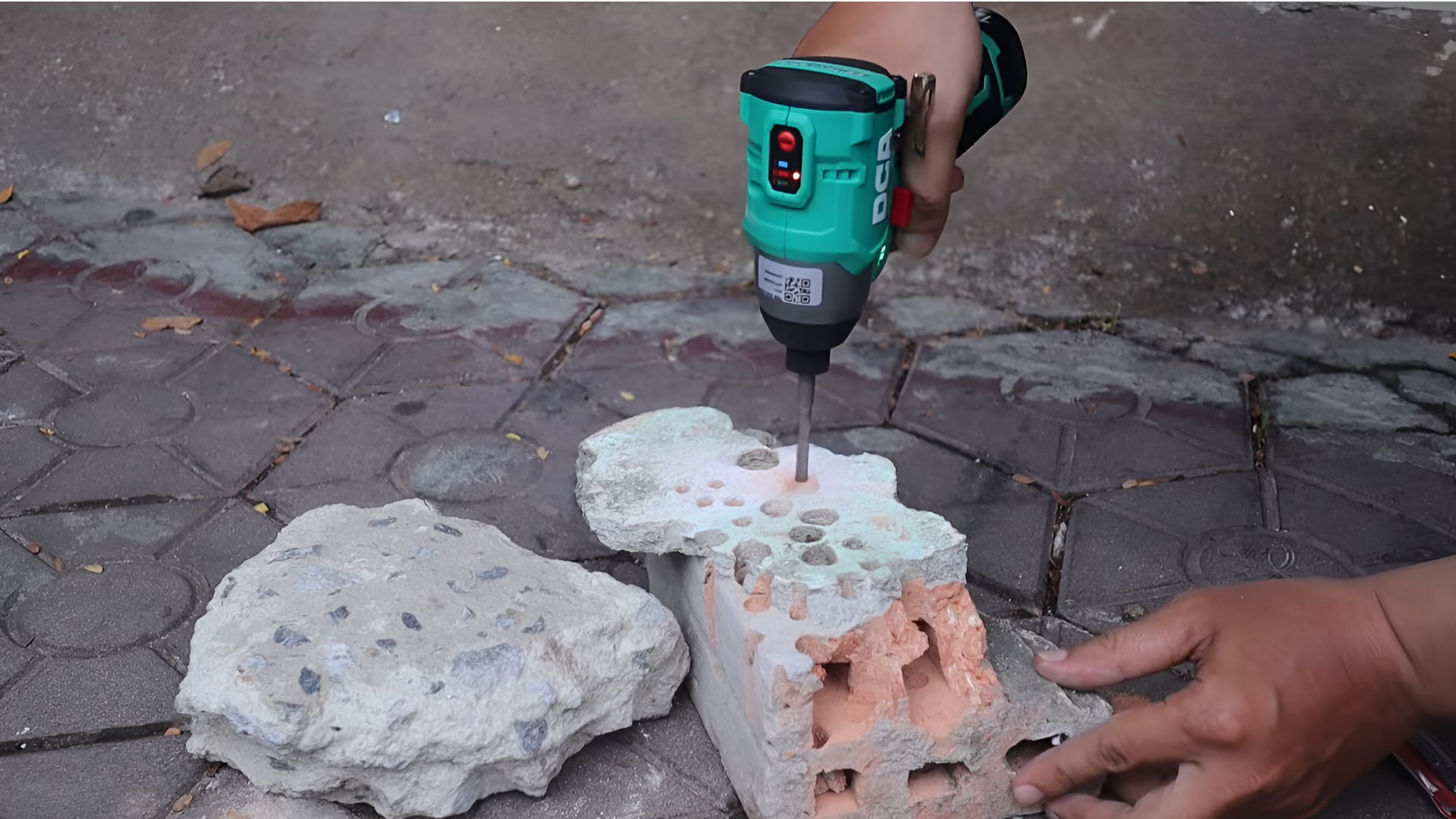 Đánh Giá Máy Bắn Vít DCA 12V Mới Hiệu Suất Vượt Trội, Tiết Kiệm Pin