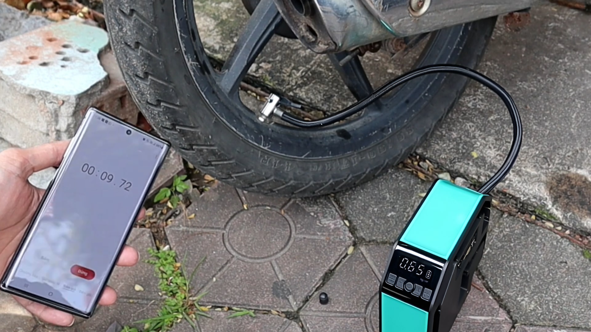 Đánh giá máy bơm xe DCA ADQE120 Nhỏ gọn, tiện dụng và đáng mua