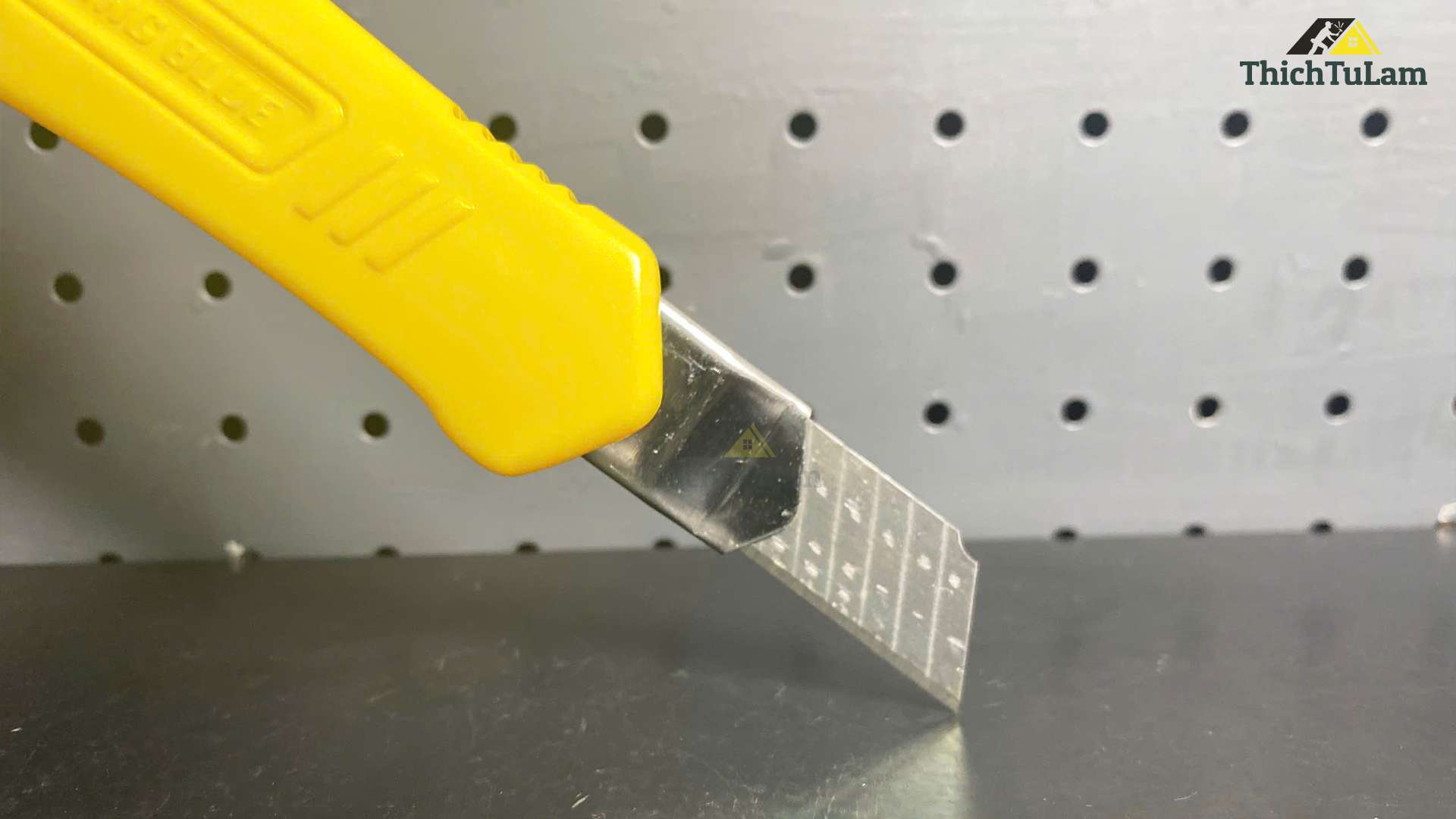 Dao rọc giấy 18mm giá rẻ KINGBLUE KJH-02