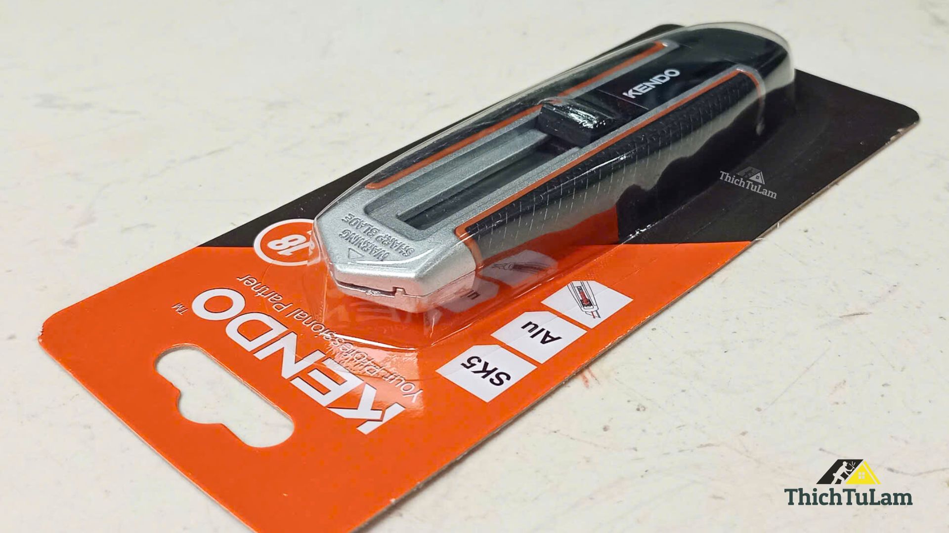 Dao rọc giấy 18mm lưỡi tự rút an toàn Kendo 30923