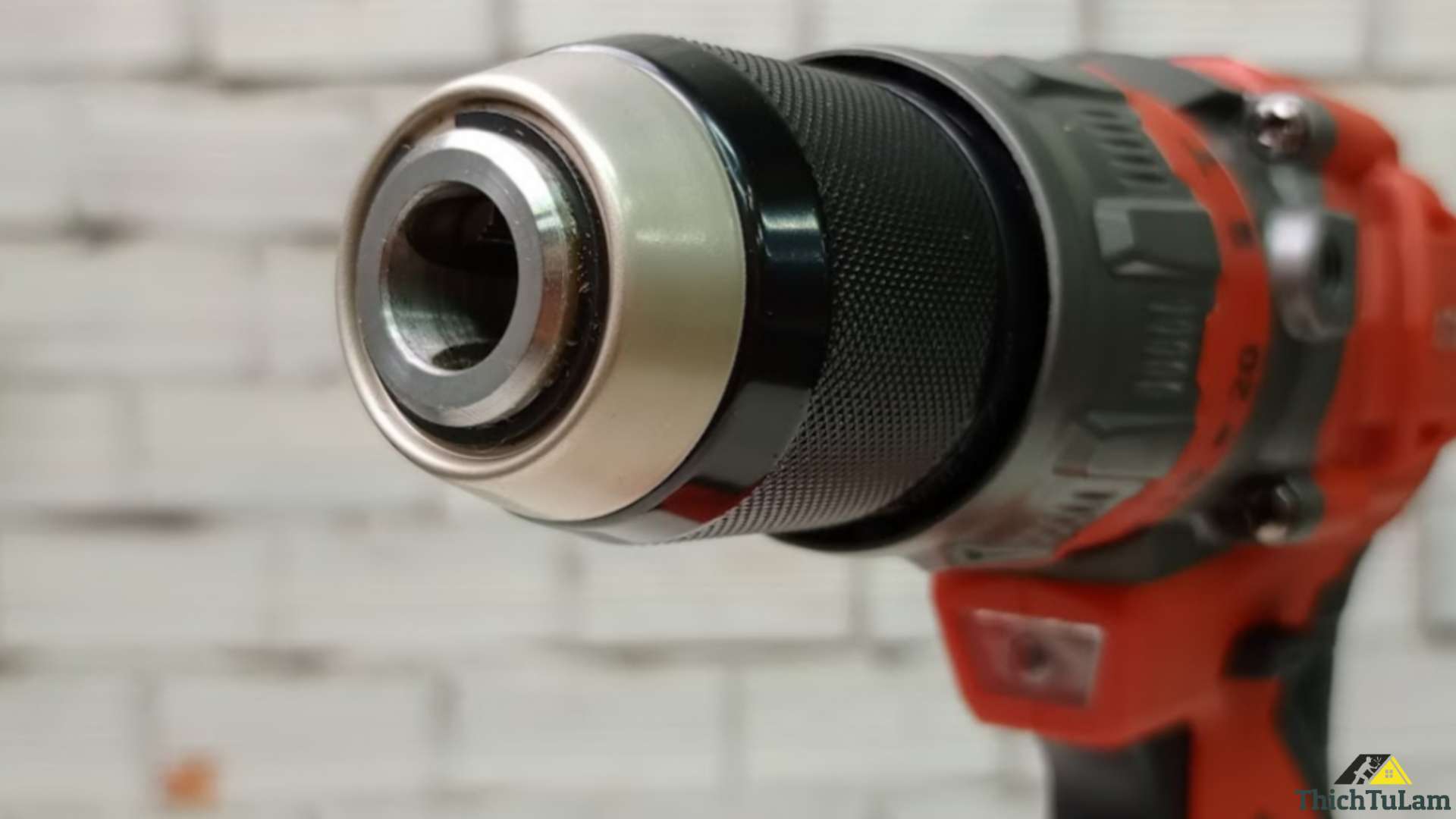 Đầu kẹp mũi khoan của Máy Khoan Pin Amaxtools AKI12013SM