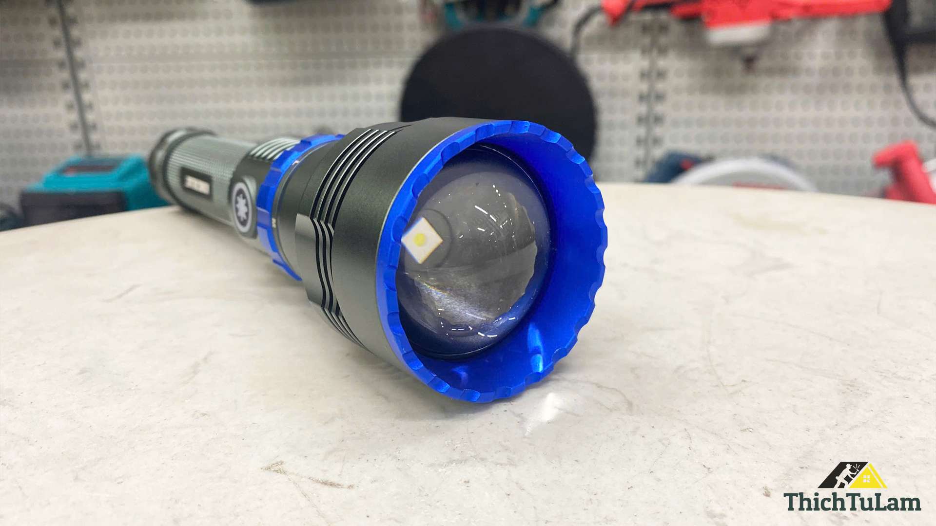 Đèn pin siêu sáng Kingblue LED1000