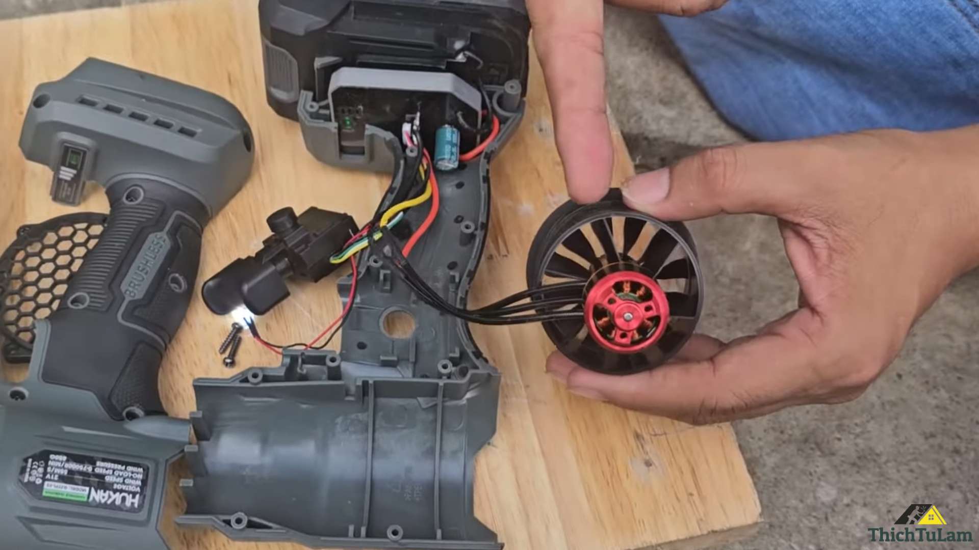 Máy thổi phản lực pin Hukan