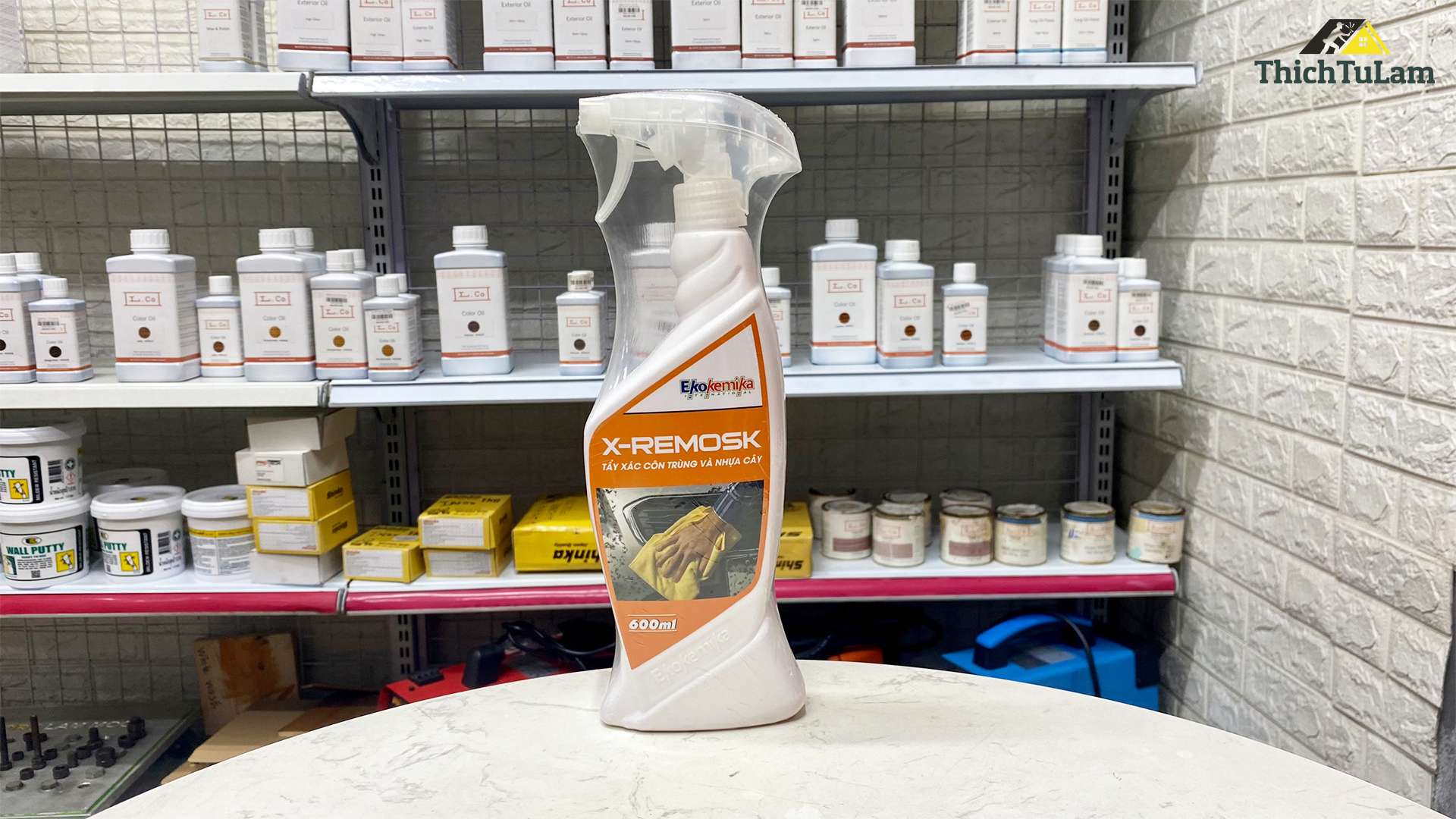 Dung dịch tẩy nhựa cây và xác côn trùng 600ml Ekokemika X-REMOSK