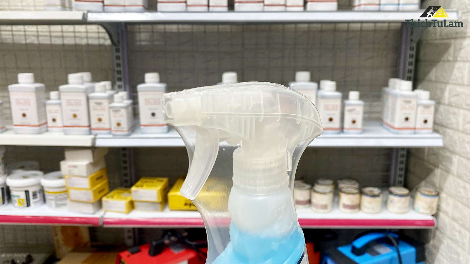 Dung dịch vệ sinh làm sạch kính 600ml Ekokemika X-GLASSY