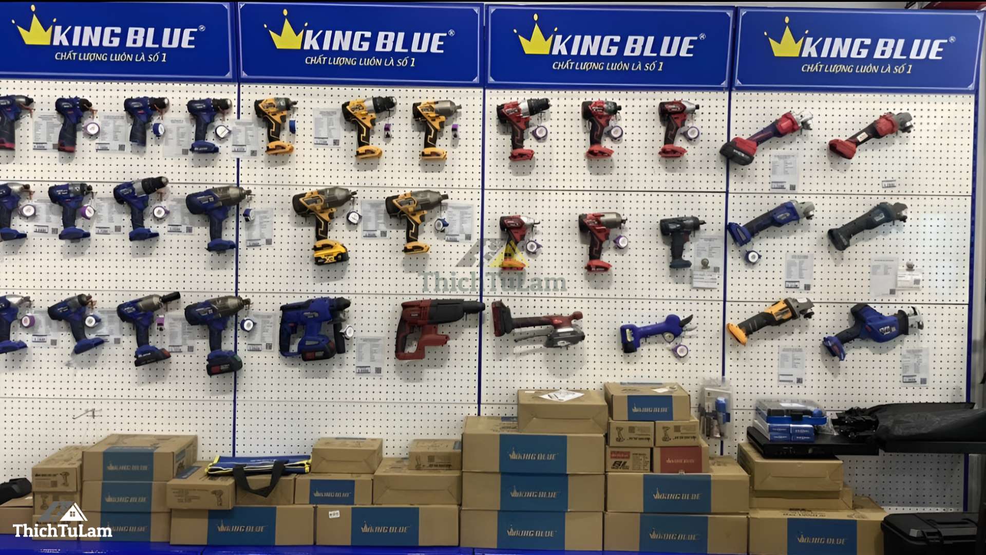 Gian hàng máy pin Kingblue tại Thích Tự Làm