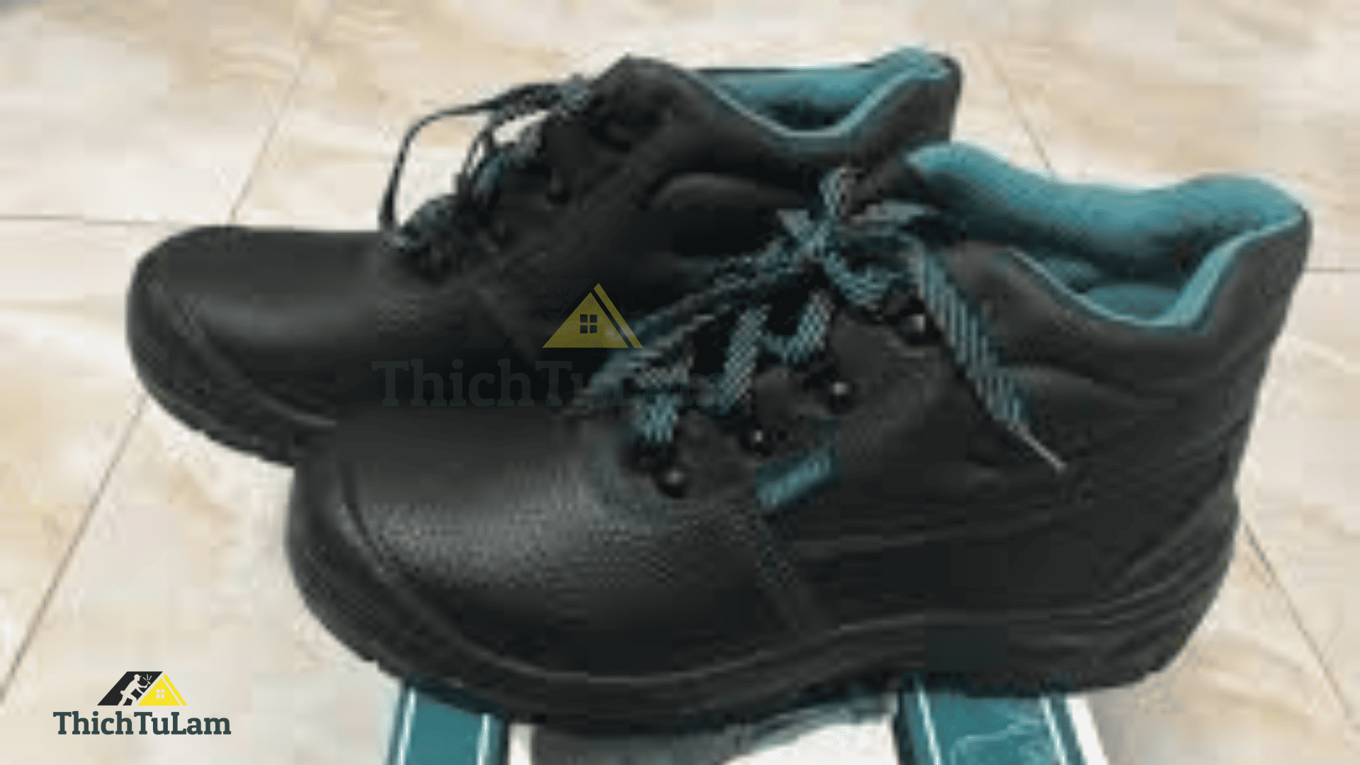 Giày bảo hộ Total