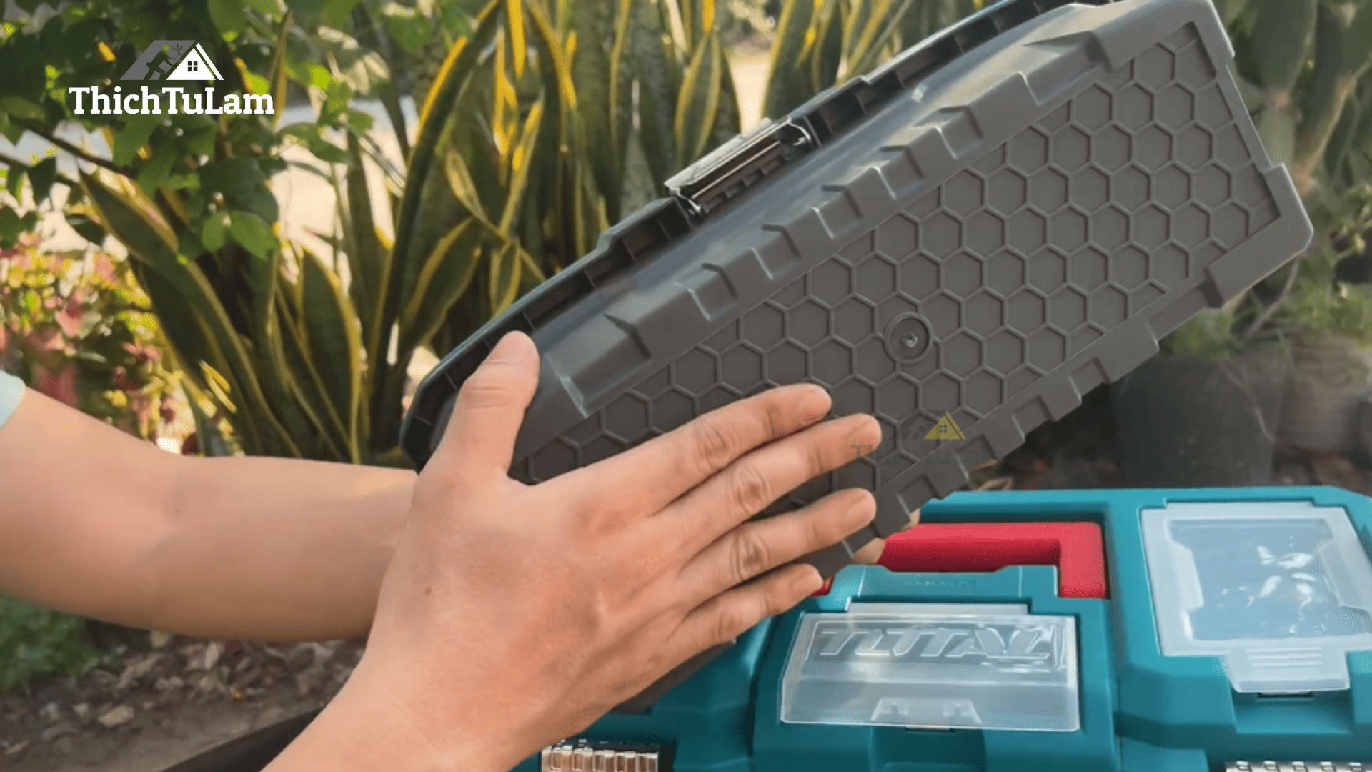 Hộp đồ nghề Total