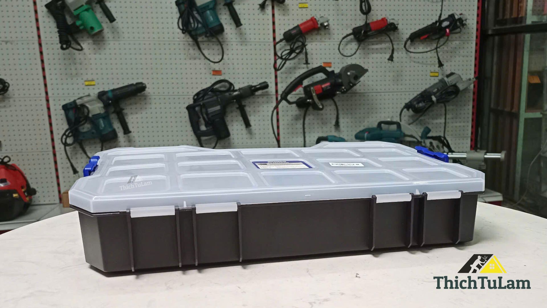 Hộp nhựa đựng đồ nghề 17 ngăn kích thước 37.5x29x6.7cm Brosco BR720375