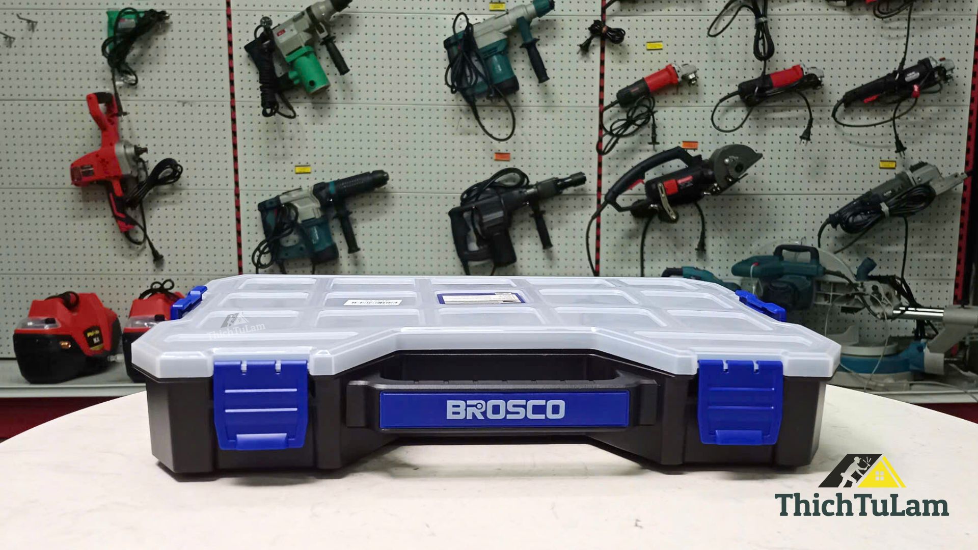 Hộp nhựa đựng đồ nghề 17 ngăn kích thước 37.5x29x6.7cm Brosco BR720375
