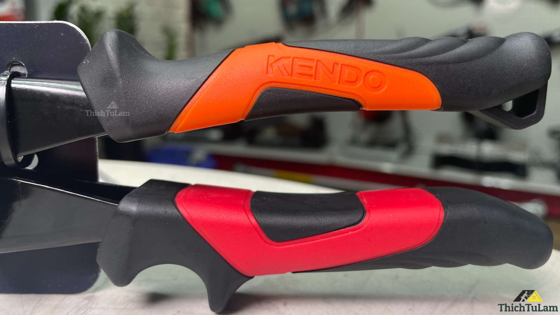 Kéo cắt tôn bằng thép Cr-Mo cắt bên trái 250mm Kendo 30831