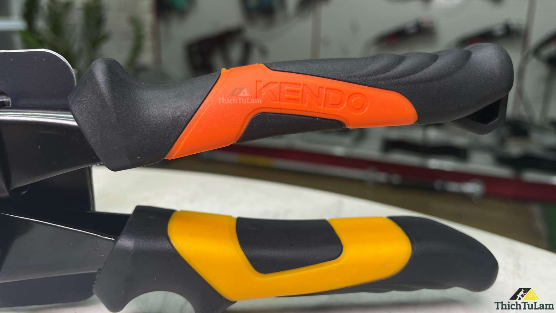 Kéo cắt tôn bằng thép Cr-Mo cắt thẳng 250mm Kendo 30832