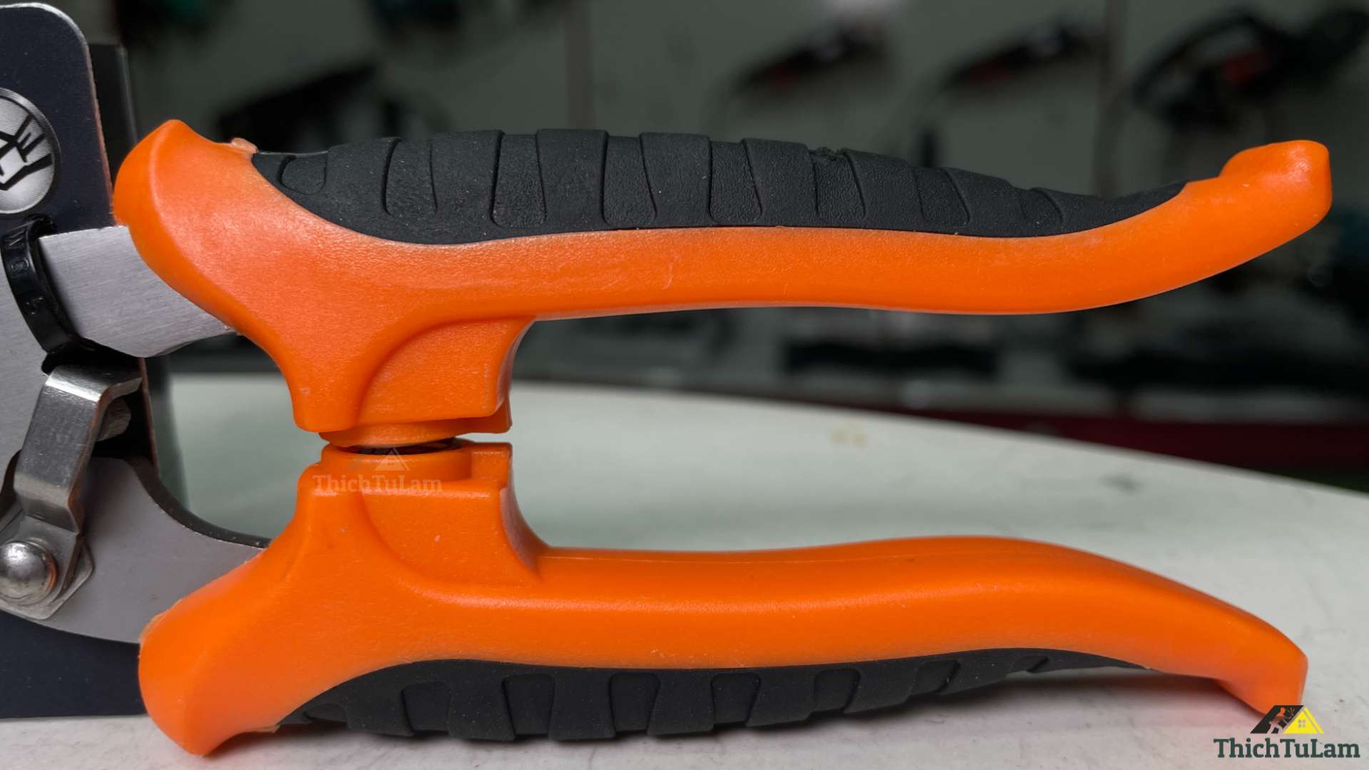 Kéo đa năng bằng thép không gỉ kích thước 7 inch 180mm Kendo 30701