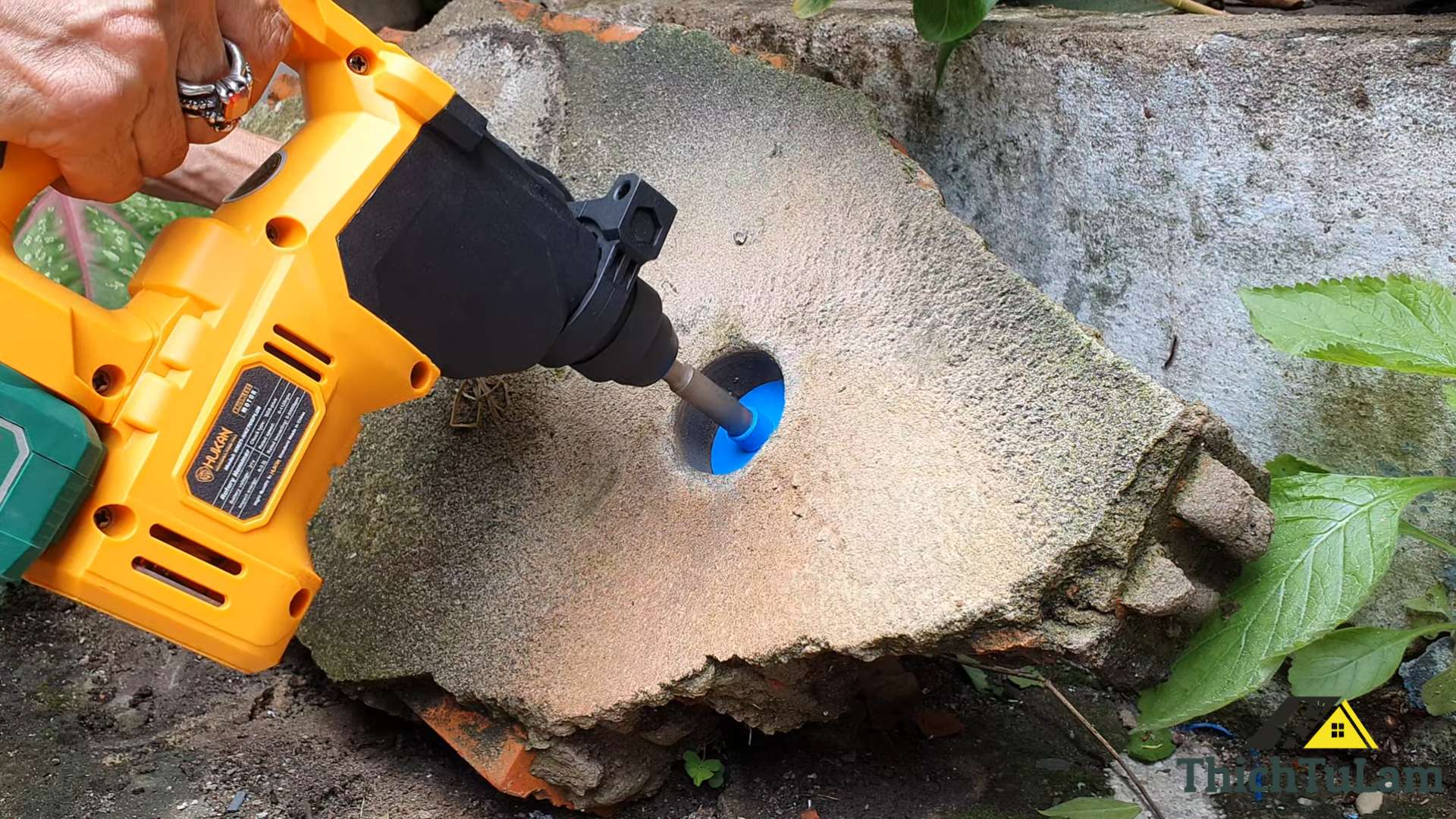 Khả năng khoan rút lõi của máy khoan bê tông Hukan HM21-RH2706PLUS