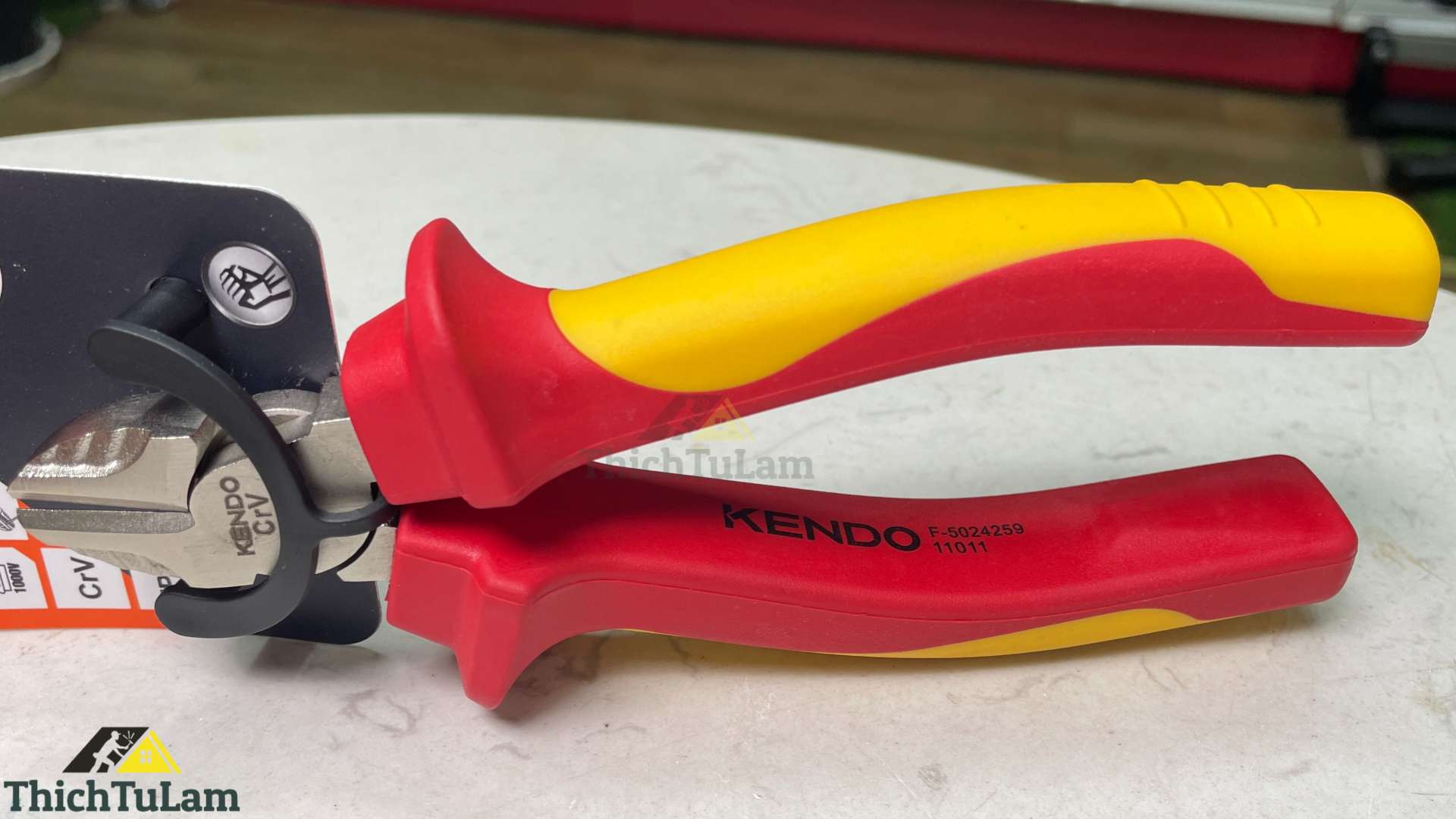 Kìm cắt cách điện 1000v VDE bằng thép Cr-V kích thước 160mm Kendo 11011