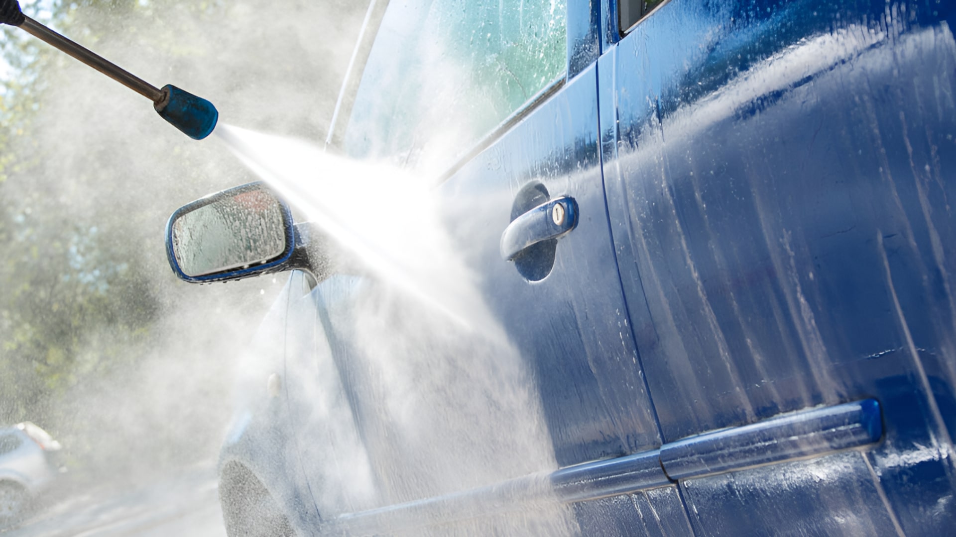 Bước 1: Làm sạch bề mặt xe