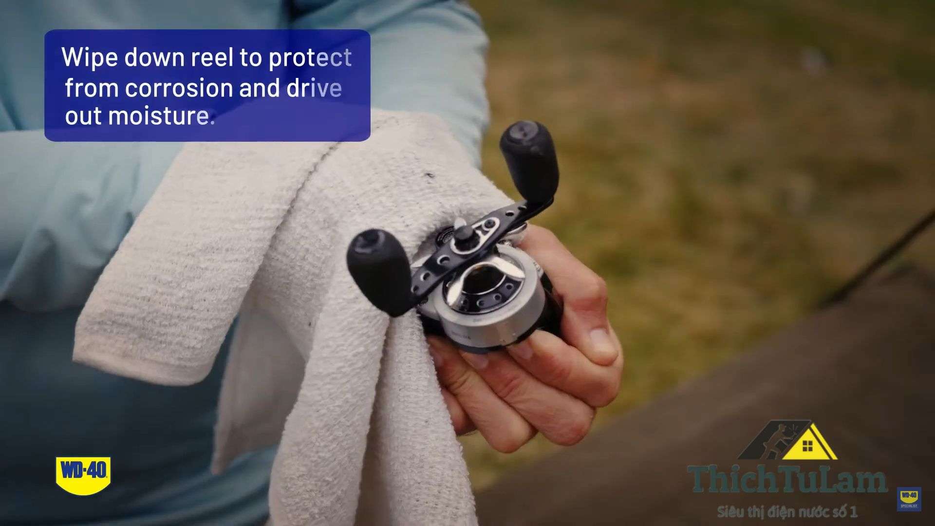 Lau sạch bên ngoài máy câu