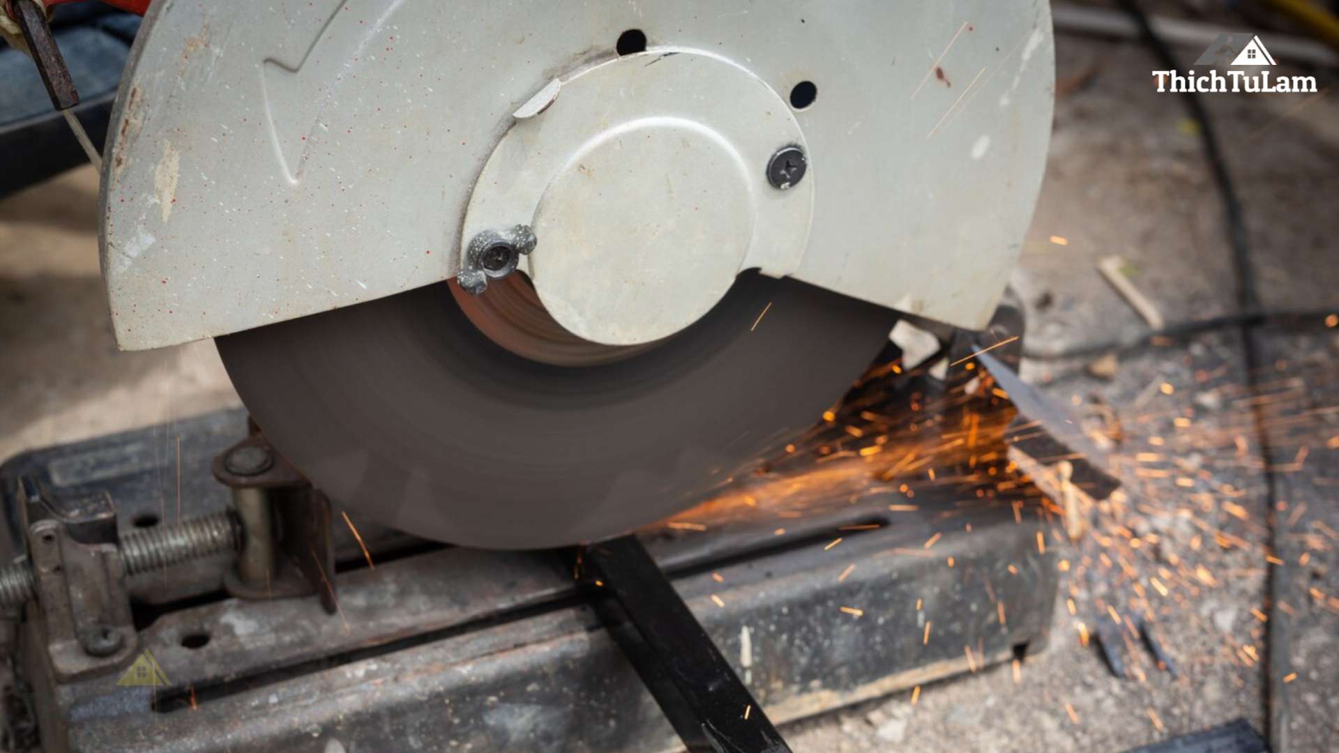 Lý Do Cần Phải Sở Hữu Máy Cắt Sắt