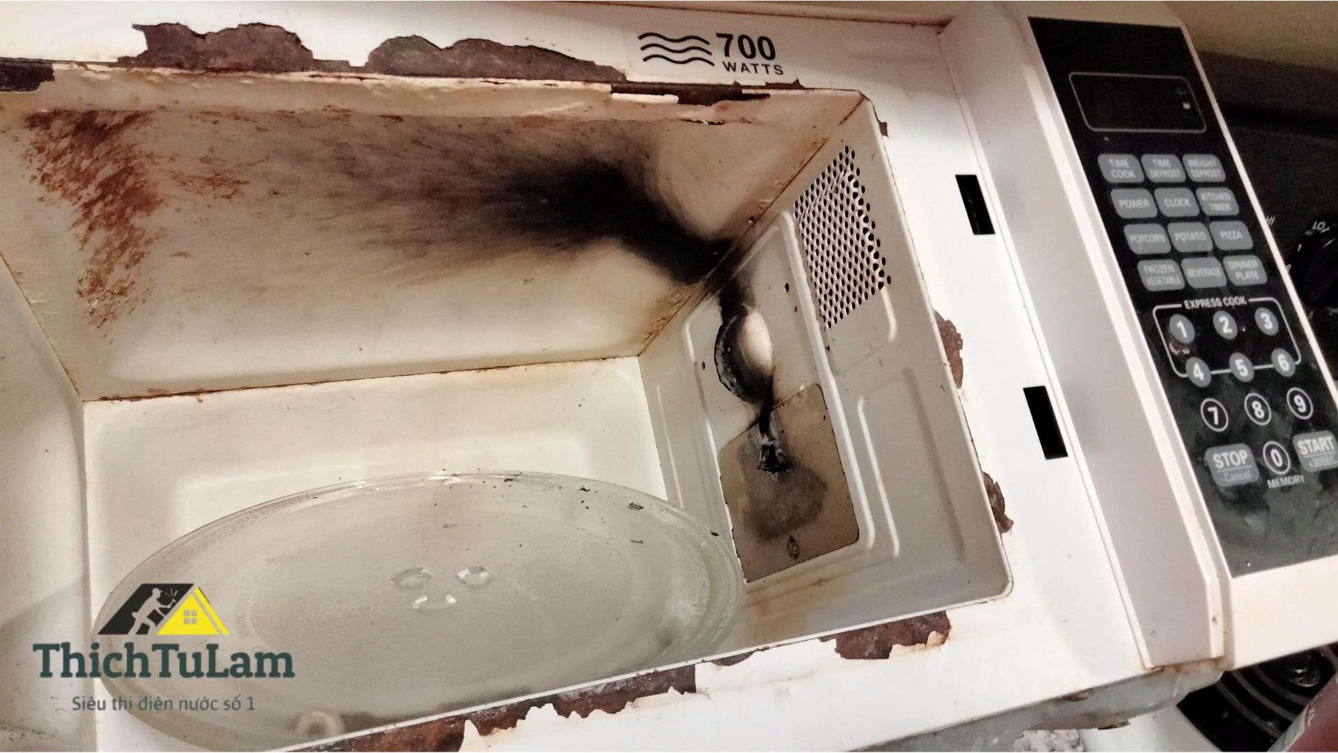 Lò vi sóng gỉ sét bị chập điện