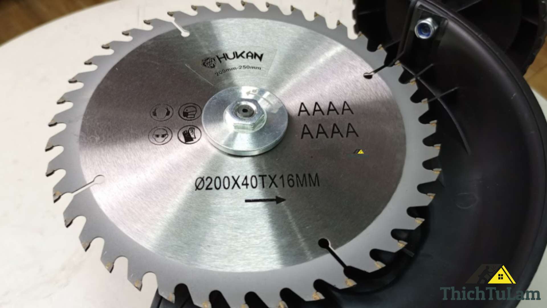 Lưỡi cắt của máy cắt cỏ Hukan HK-GT20018BL