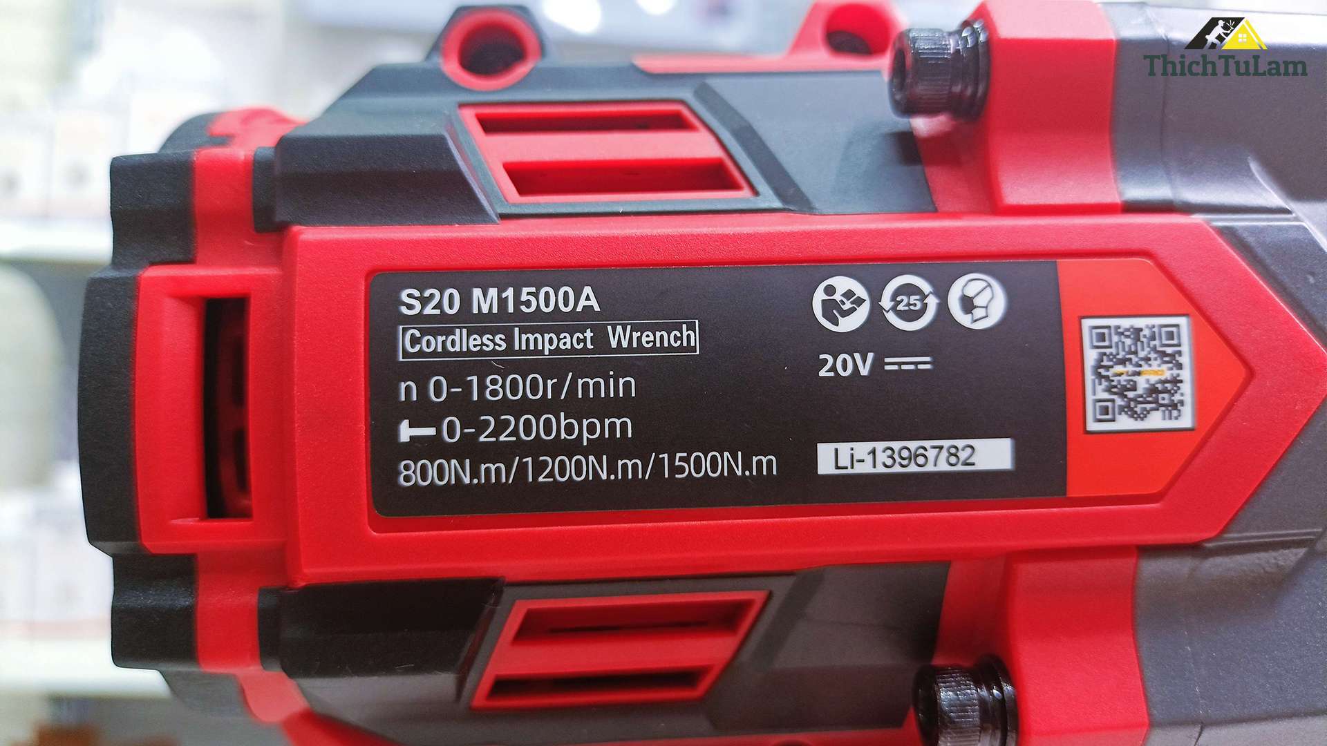 Máy bắn bu lông M21 1500Nm Sfunpro S20M1500A-8.0 (2 pin 8Ah + 1 sạc)