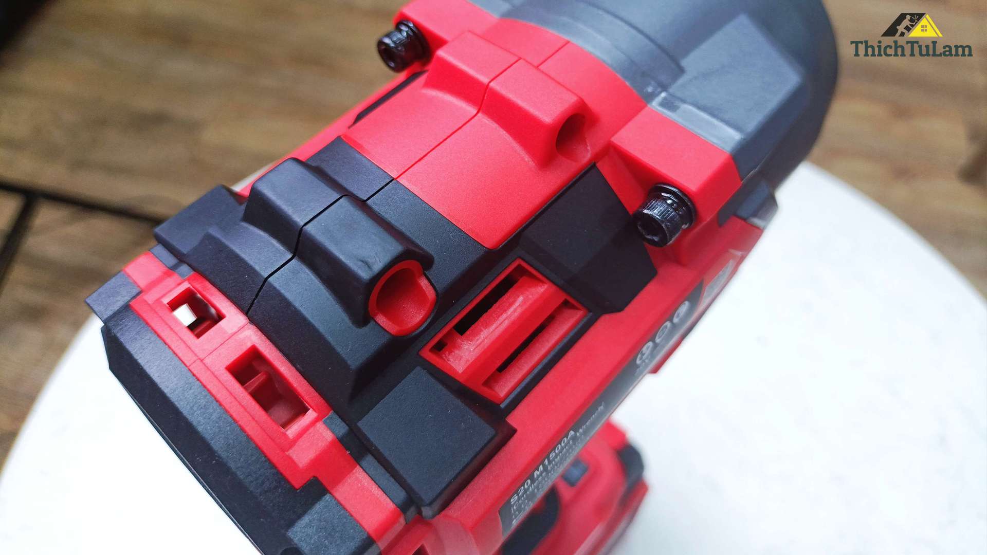 Máy bắn bu lông M21 1500Nm Sfunpro S20M1500A-8.0 (2 pin 8Ah + 1 sạc)